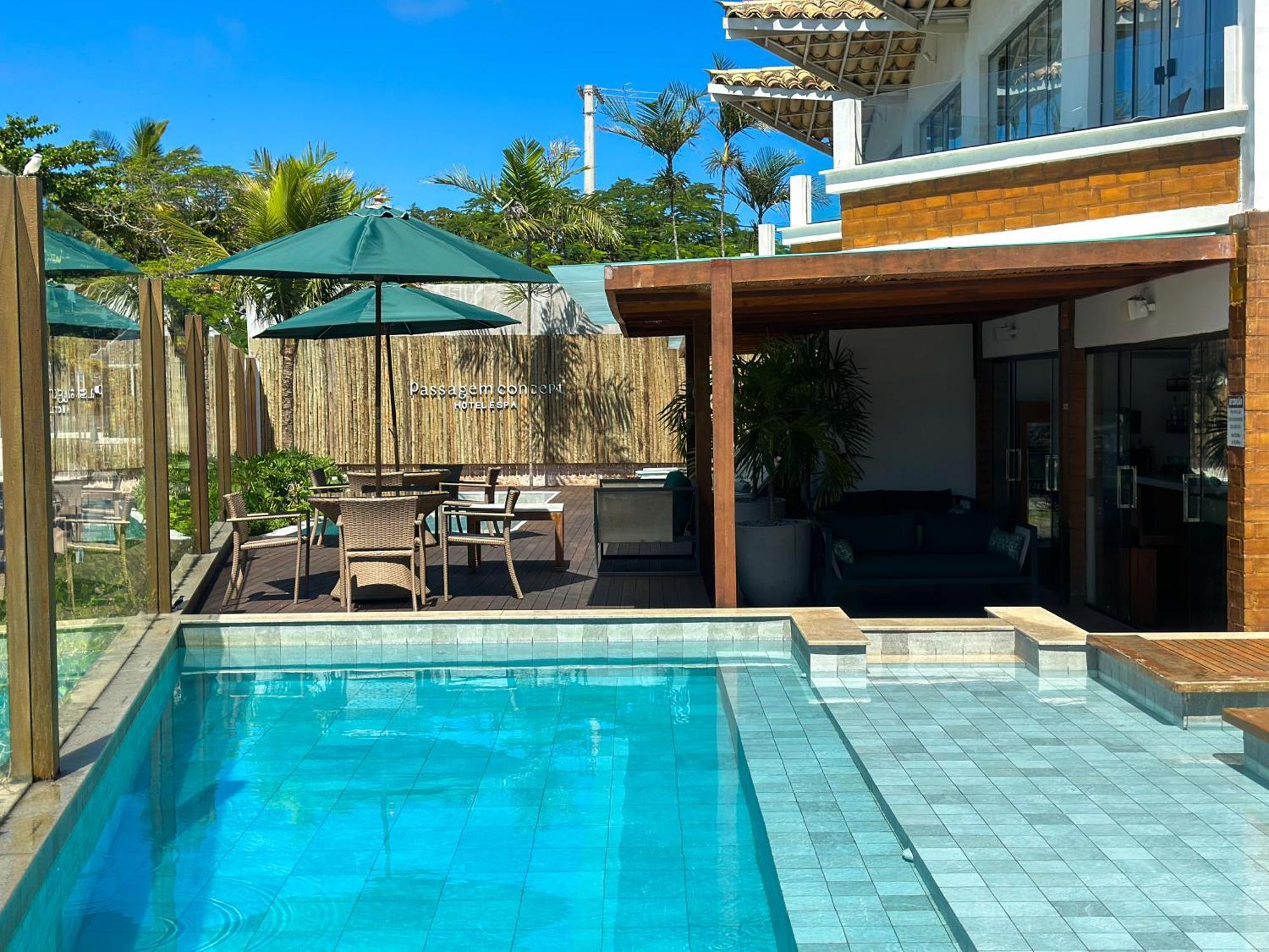Passagem Concept Hotel E Spa Cabo Frio Exteriör bild A pool in a private house