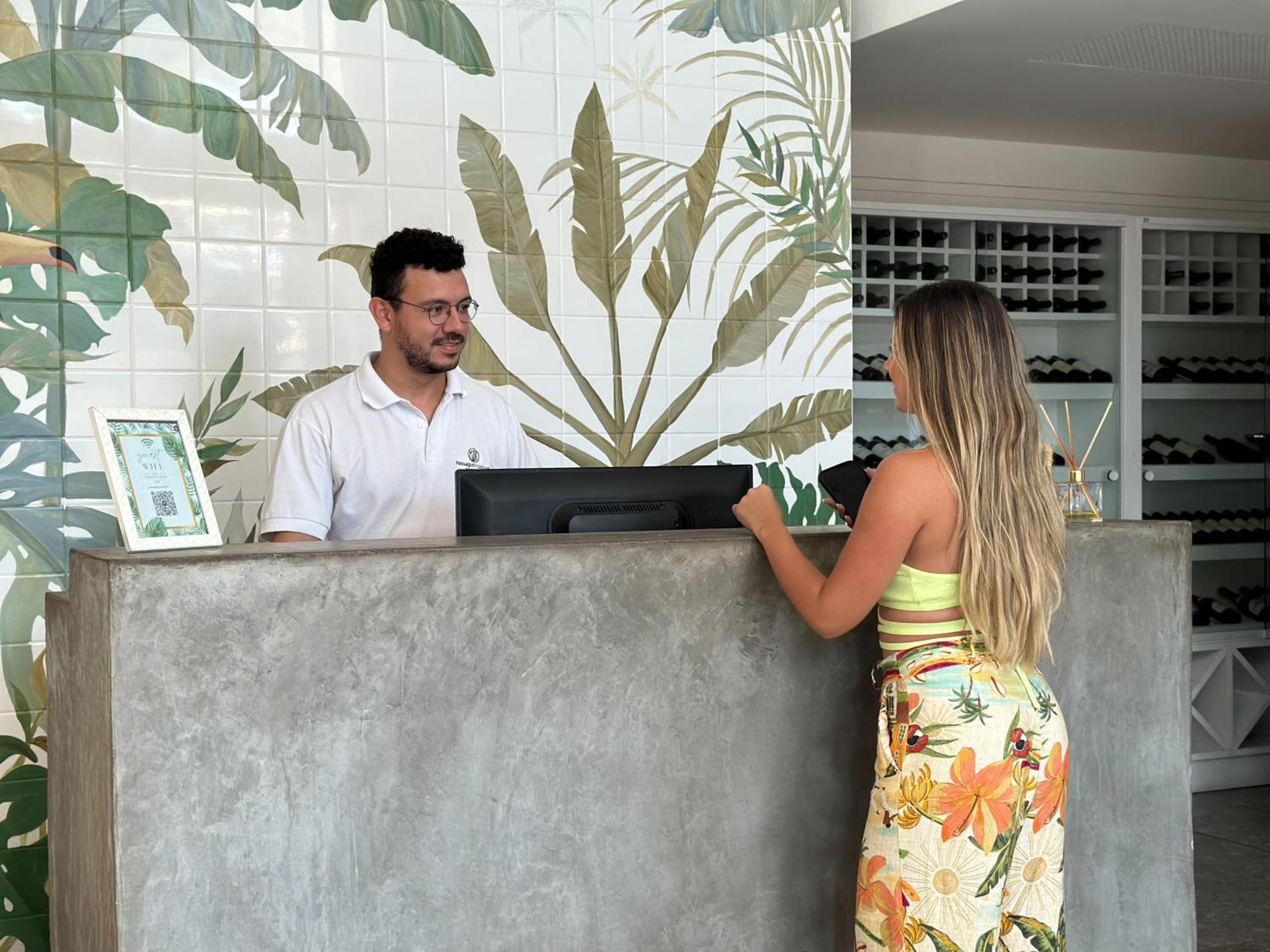 Passagem Concept Hotel E Spa Cabo Frio Exteriör bild A guest checking in at the front desk of a resort
